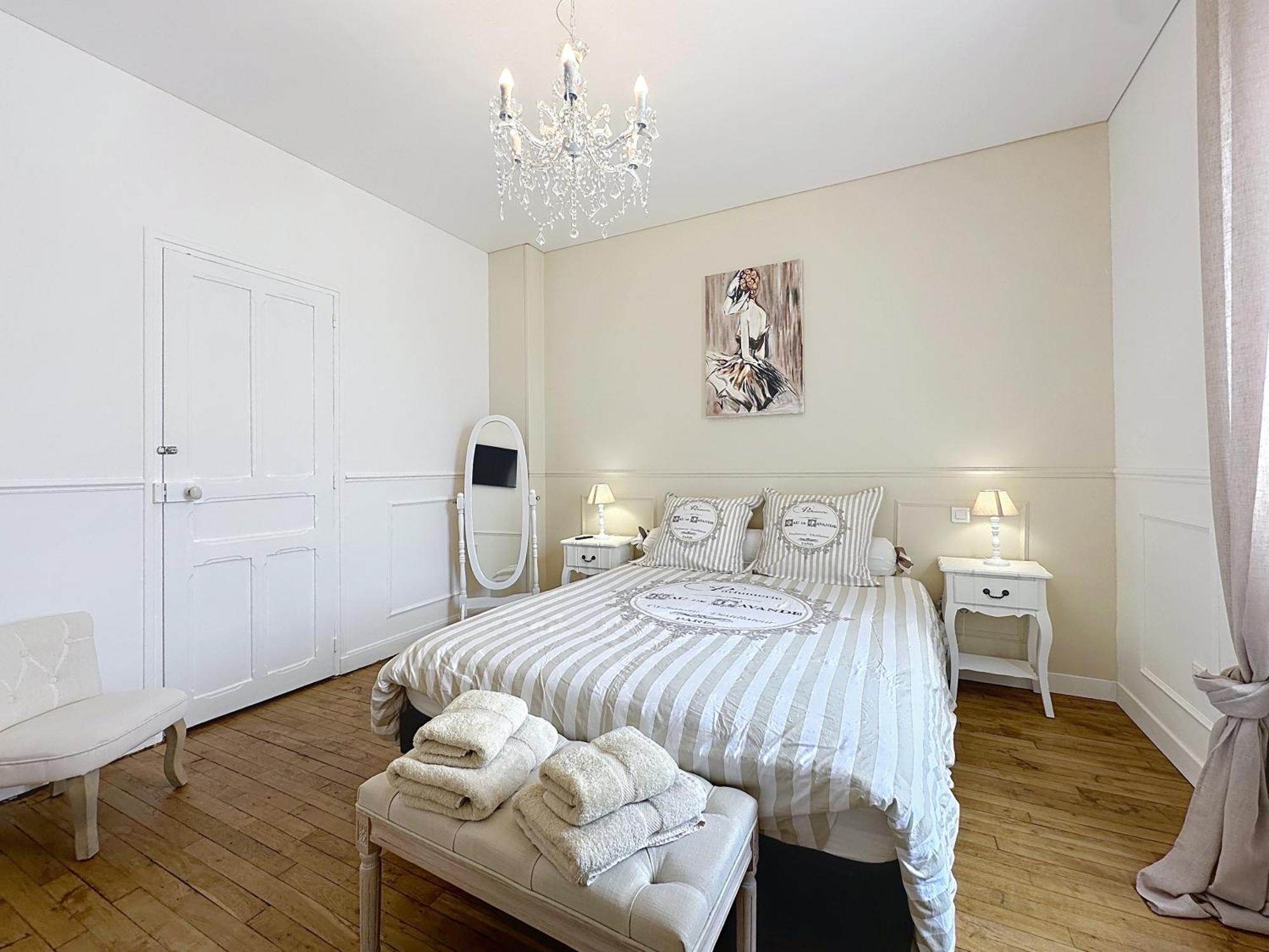 Charmante Maison 2 Chambres Avec Cour Et Jardin Sainte-Savine Ngoại thất bức ảnh