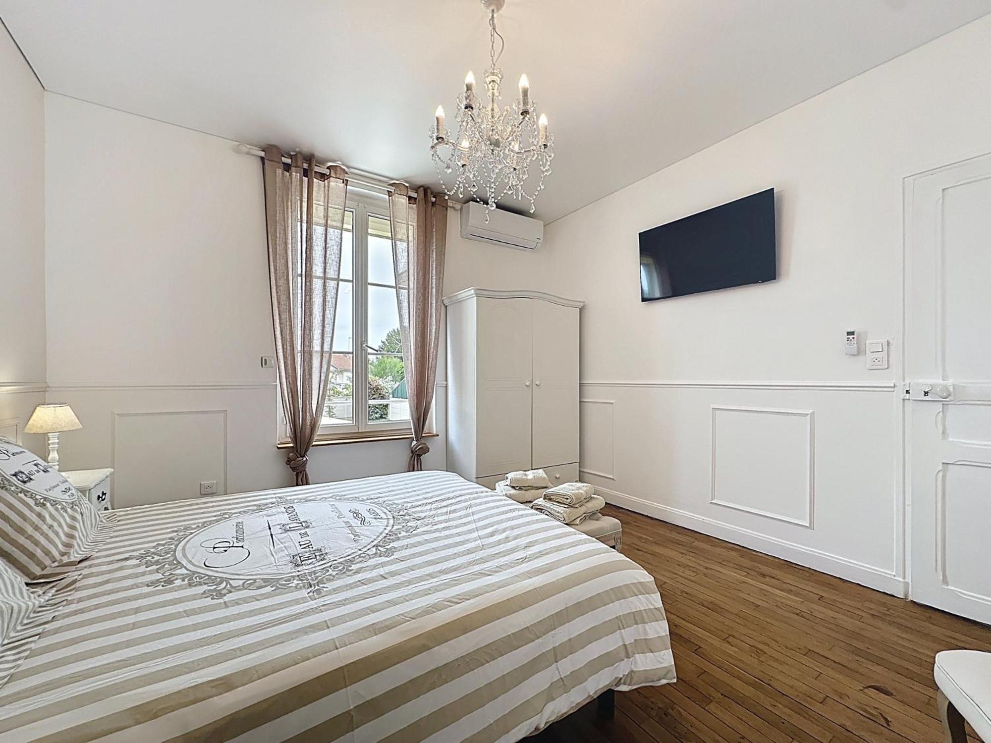 Charmante Maison 2 Chambres Avec Cour Et Jardin Sainte-Savine Ngoại thất bức ảnh