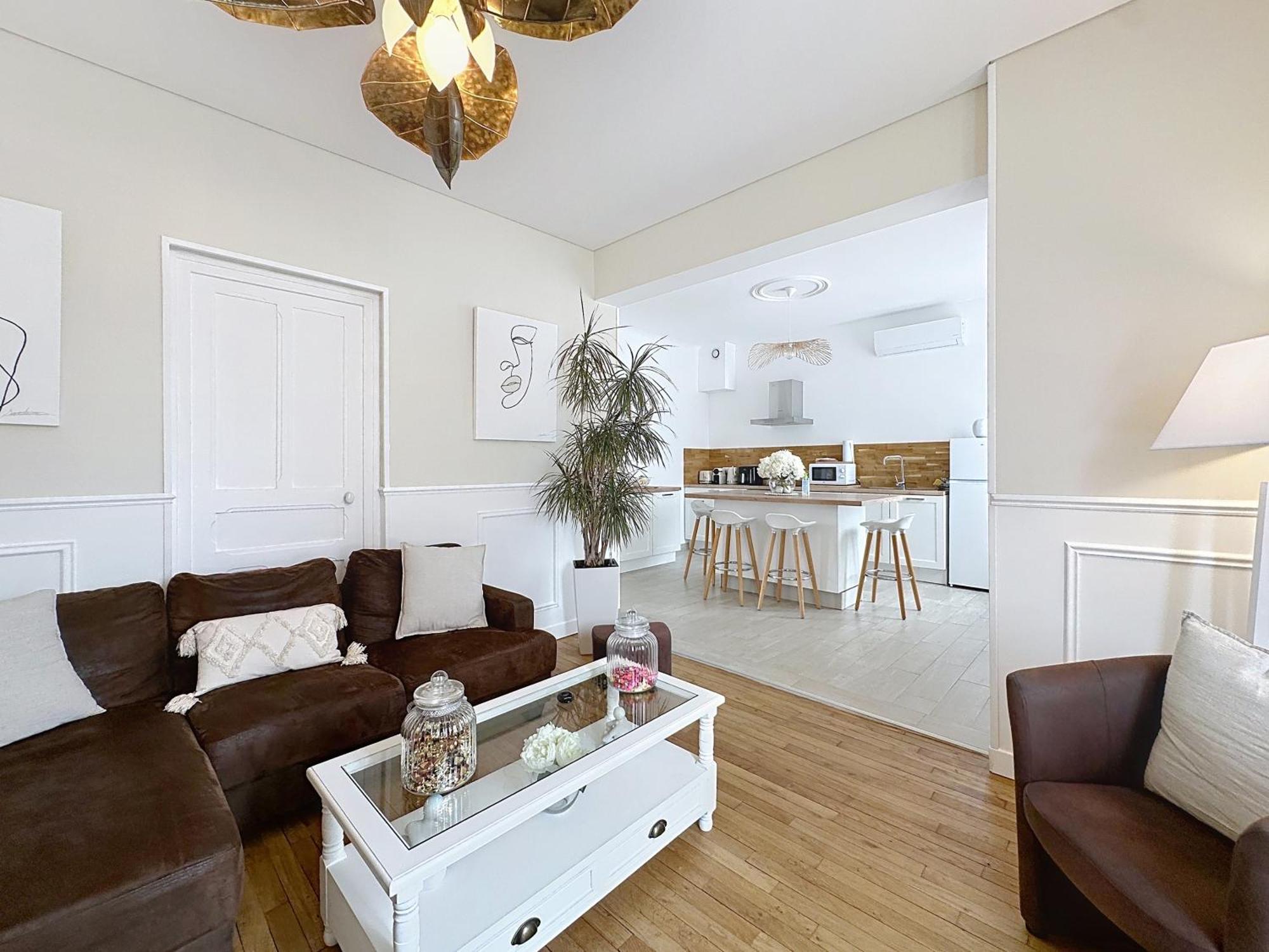 Charmante Maison 2 Chambres Avec Cour Et Jardin Sainte-Savine Ngoại thất bức ảnh