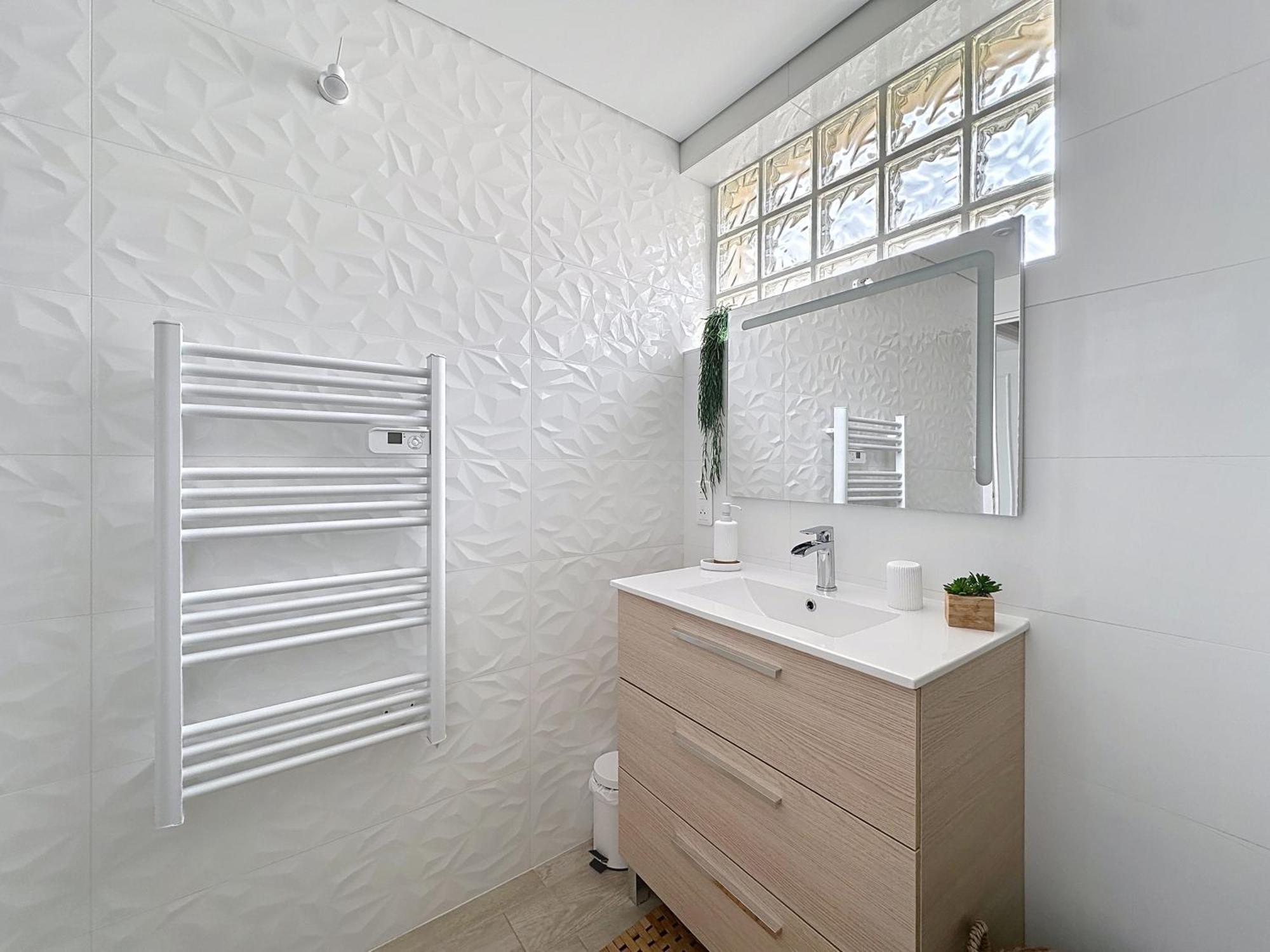 Charmante Maison 2 Chambres Avec Cour Et Jardin Sainte-Savine Ngoại thất bức ảnh